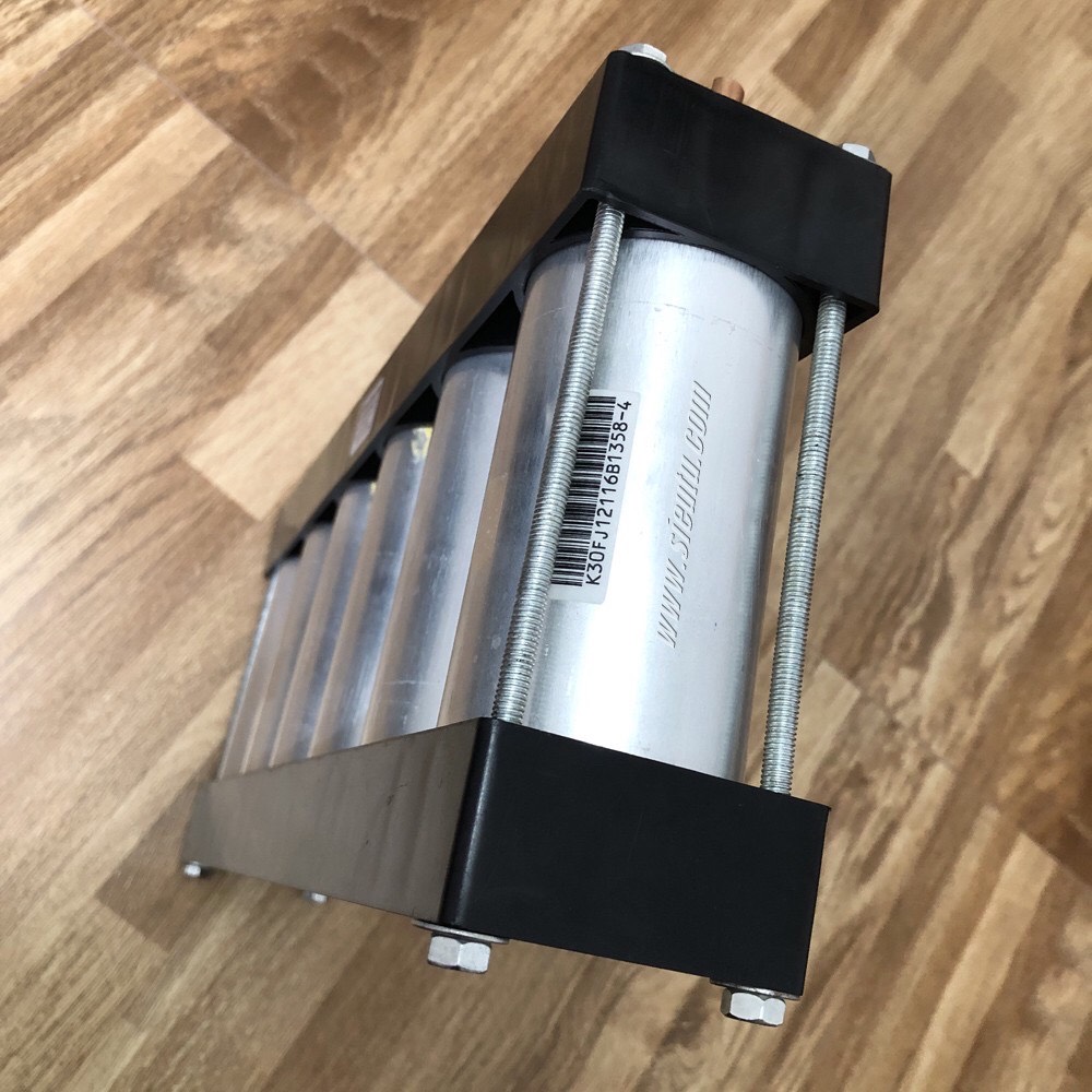 Siêu tụ điện Maxwell xả 1000A khởi động xe tải: 2.250.000 3 Siêu tụ điện khởi động máy cày